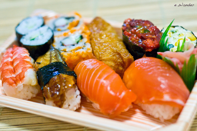 Безопасна ли сырая рыба в суши?