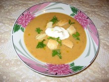 Крем-суп овощной с гренками и сметаной