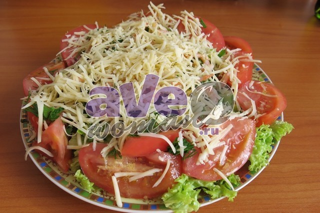 Легкий салат с креветками и овощами