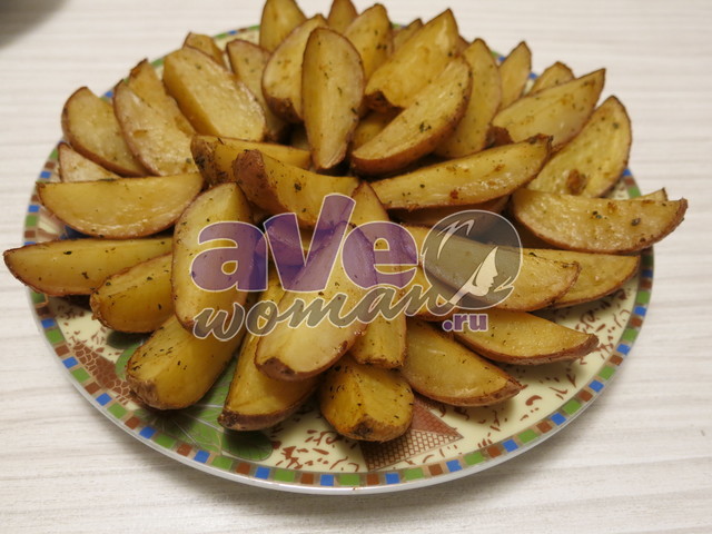 Картофельные дольки в духовке «По-деревенски»