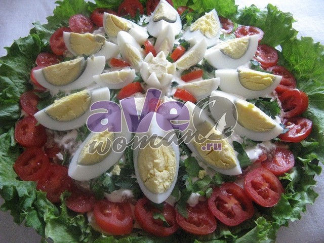 салат с консервированным тунцом