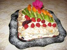 Блинный торт со сметанным кремом и фруктами «Лакомка»